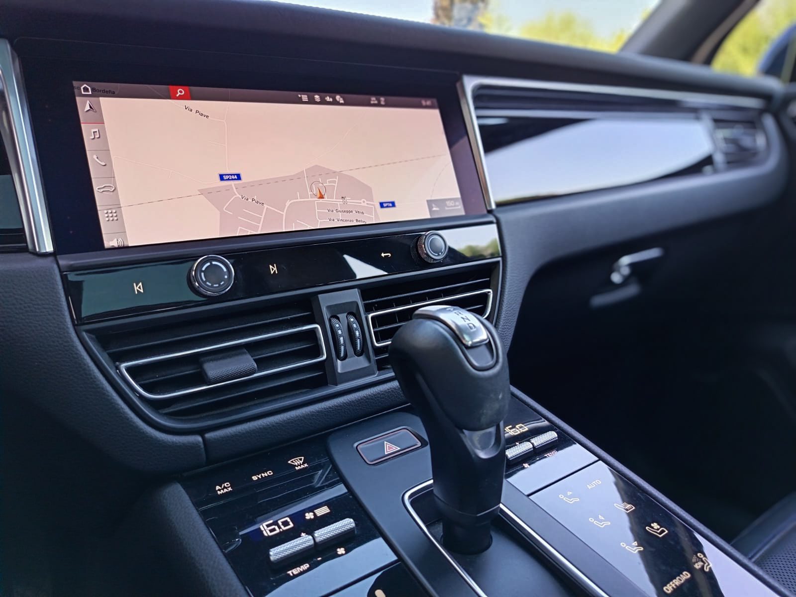 Macan Blu-11