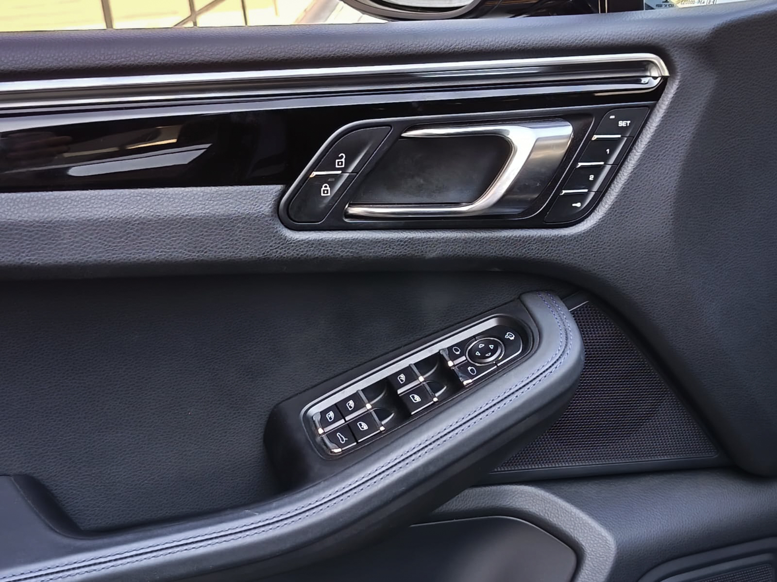 Macan Blu-12