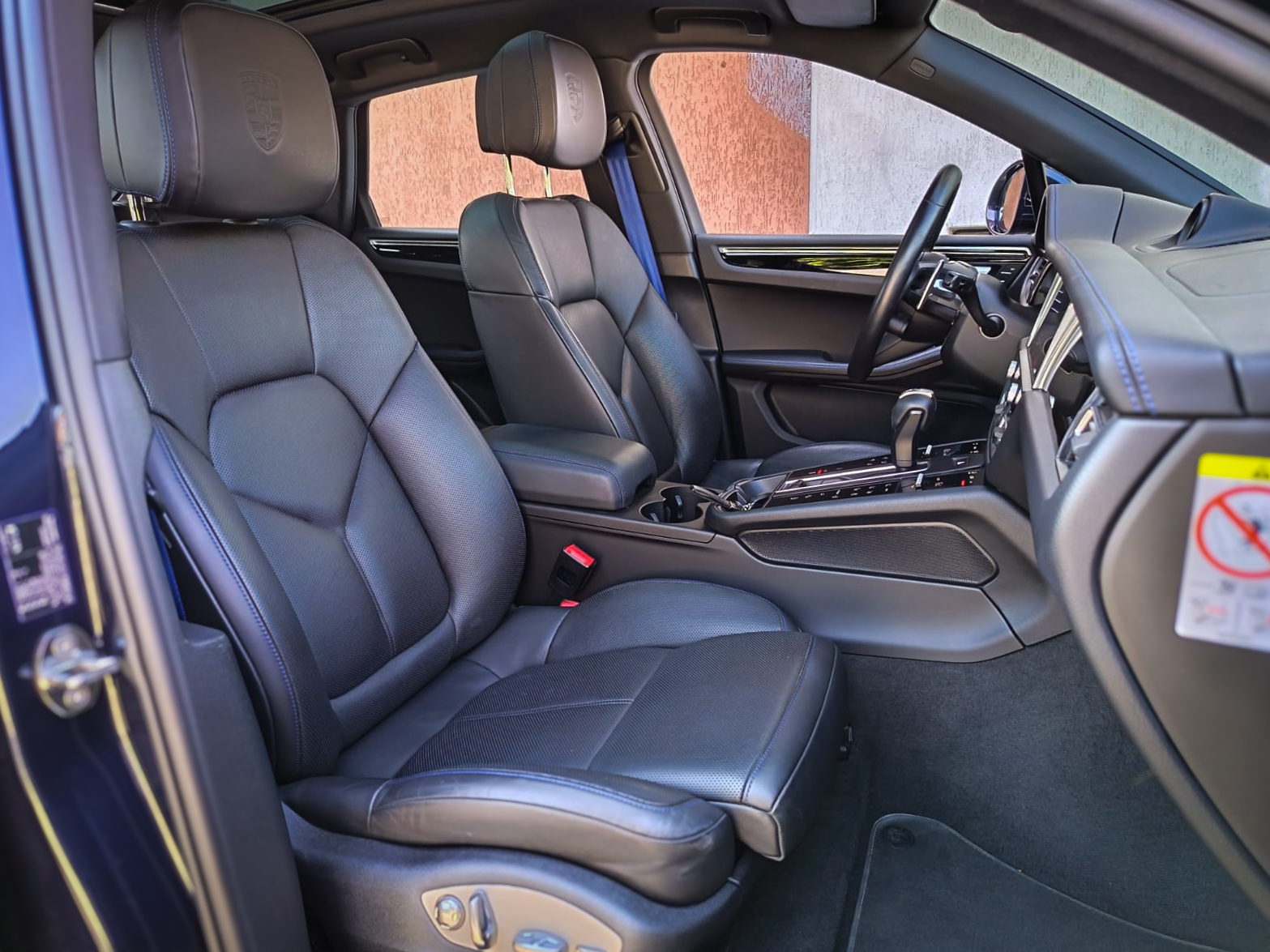 Macan Blu-16