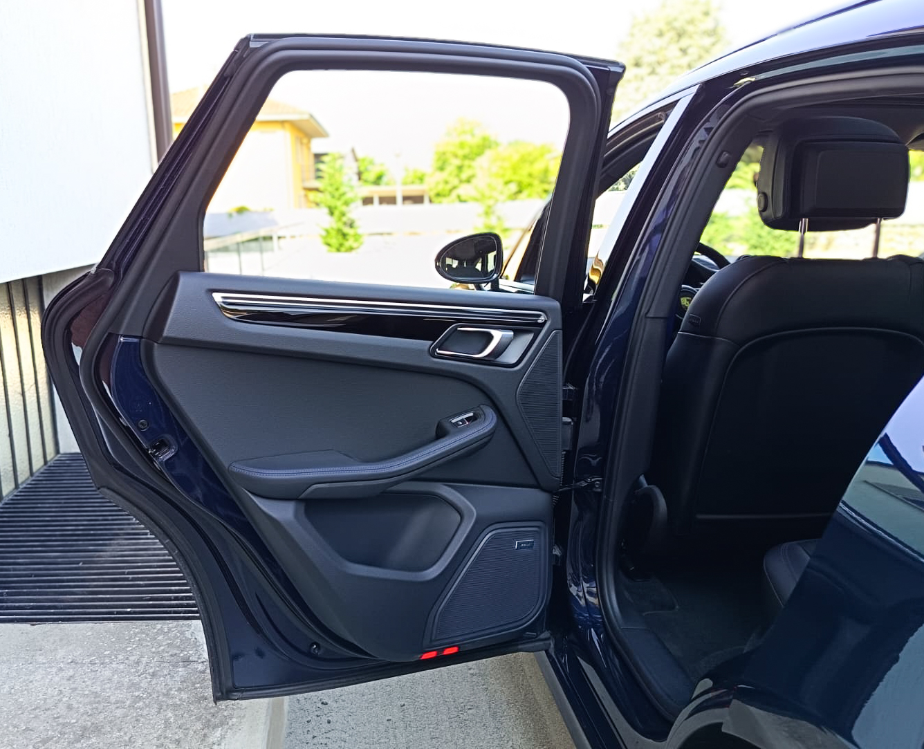 Macan Blu-17