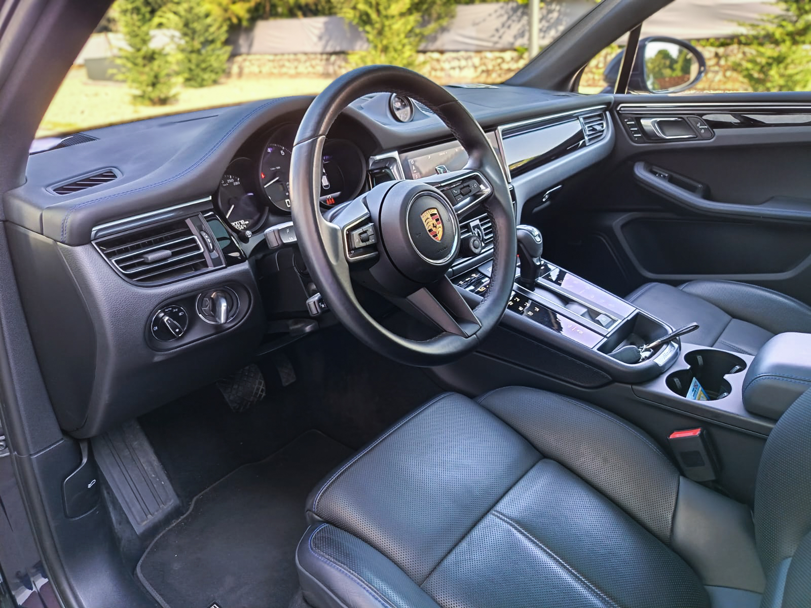 Macan Blu-18