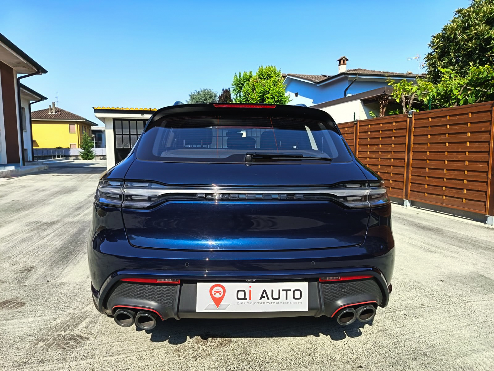 Macan Blu-21