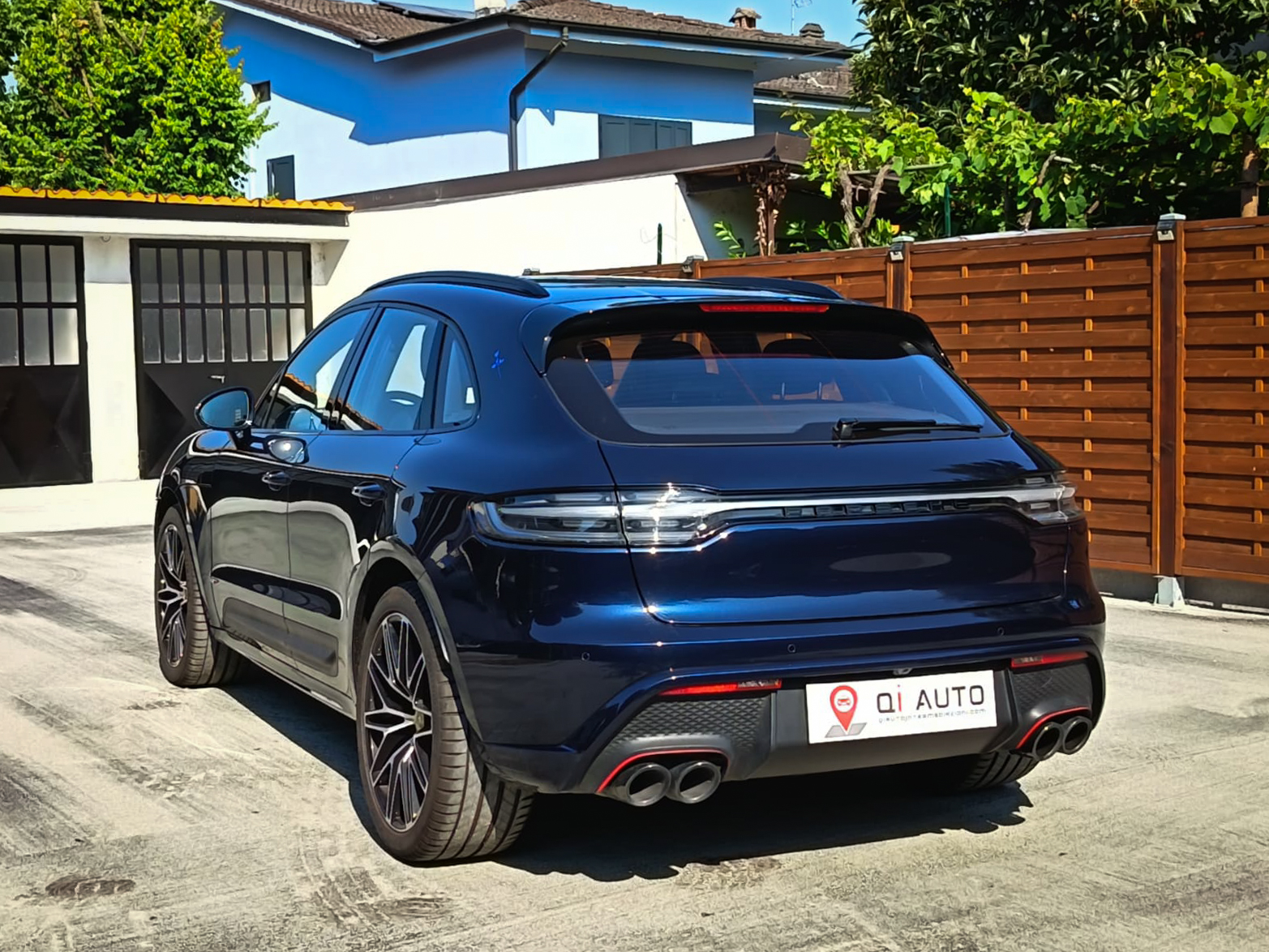 Macan Blu-22