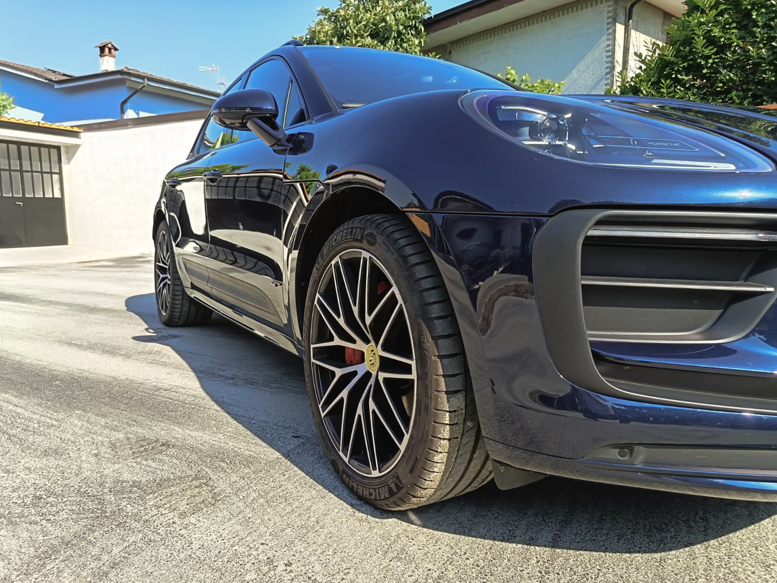 Macan Blu-24