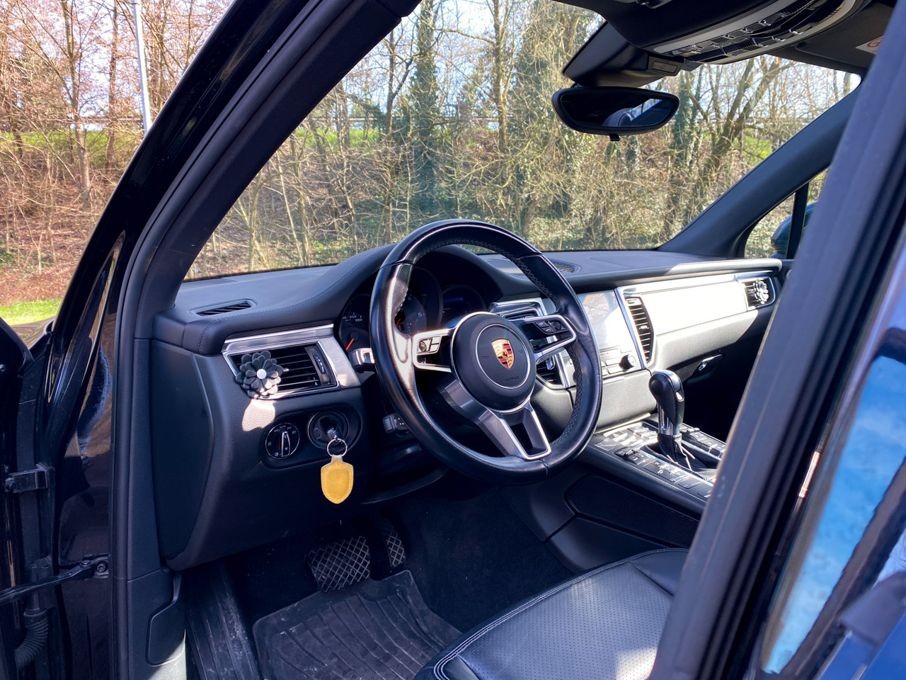 Macan S-06